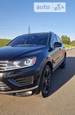 Позашляховик / Кросовер Volkswagen Touareg 2015 в Дніпрі