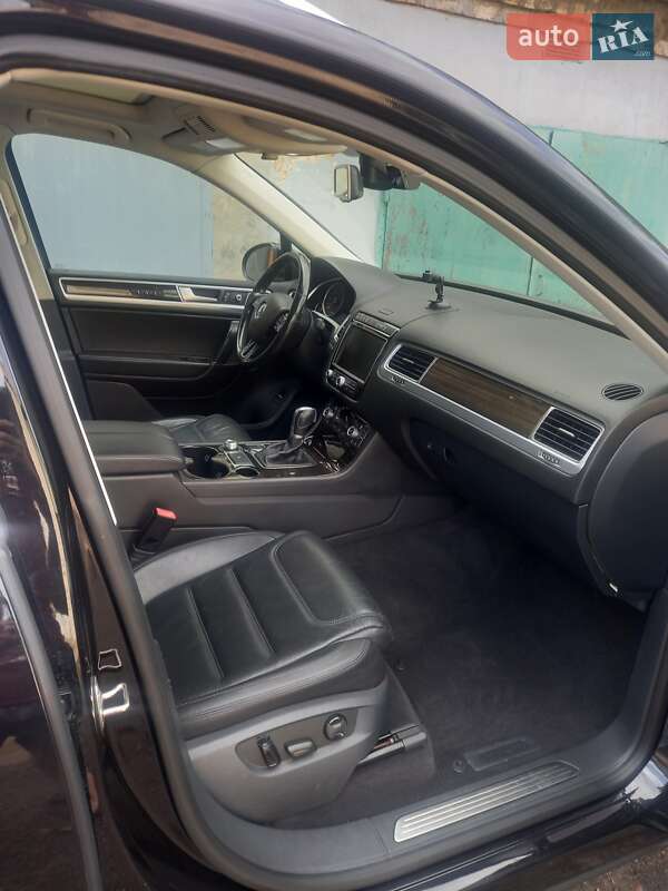 Позашляховик / Кросовер Volkswagen Touareg 2014 в Черкасах