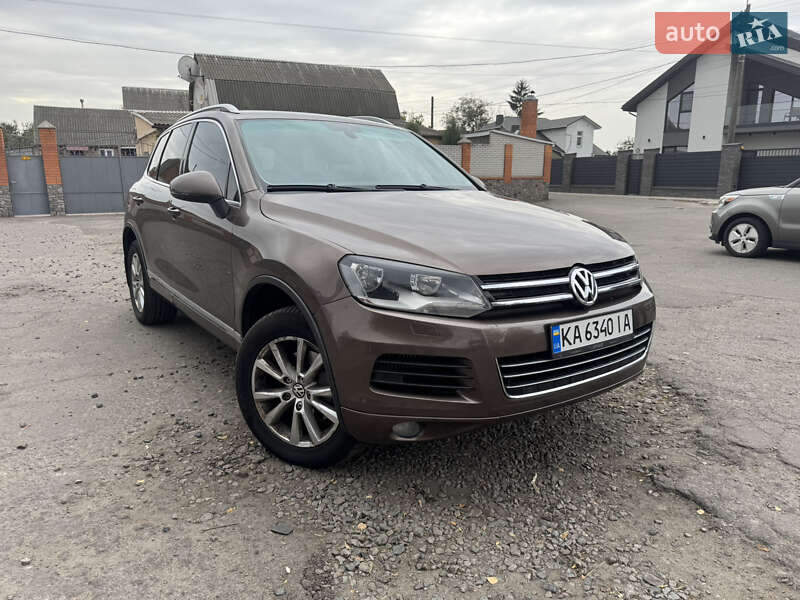 Внедорожник / Кроссовер Volkswagen Touareg 2012 в 