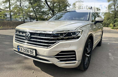 Позашляховик / Кросовер Volkswagen Touareg 2020 в Києві