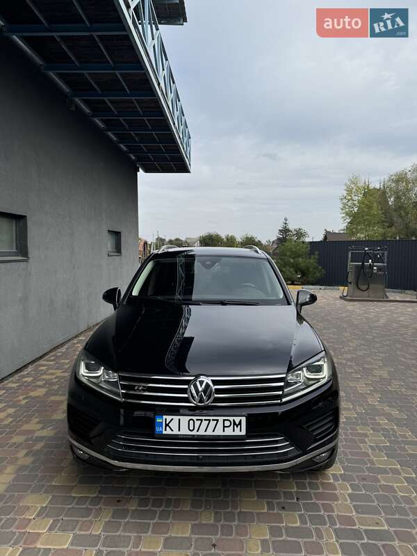Внедорожник / Кроссовер Volkswagen Touareg 2016 в Киеве