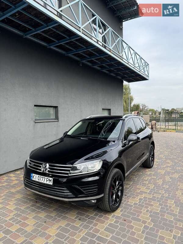 Внедорожник / Кроссовер Volkswagen Touareg 2016 в Киеве