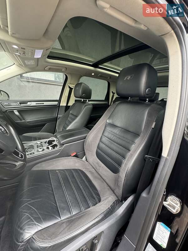 Внедорожник / Кроссовер Volkswagen Touareg 2016 в Киеве