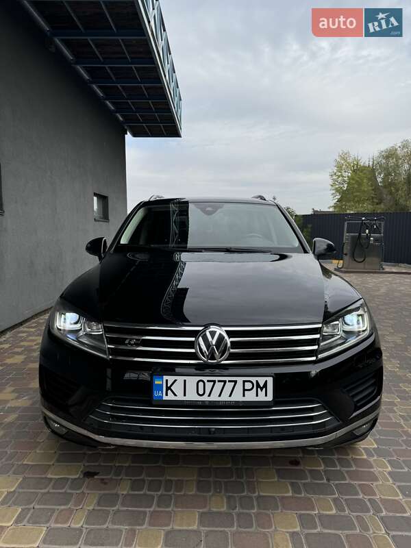 Внедорожник / Кроссовер Volkswagen Touareg 2016 в Киеве