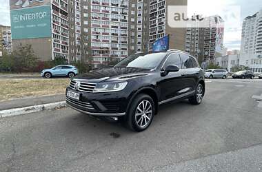 Позашляховик / Кросовер Volkswagen Touareg 2016 в Києві