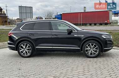 Внедорожник / Кроссовер Volkswagen Touareg 2018 в 