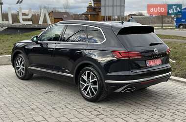 Внедорожник / Кроссовер Volkswagen Touareg 2018 в 