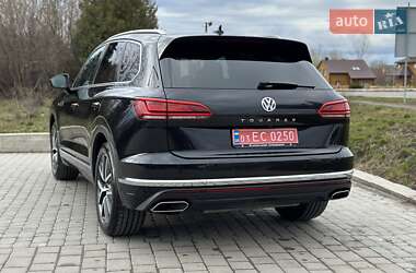 Внедорожник / Кроссовер Volkswagen Touareg 2018 в 