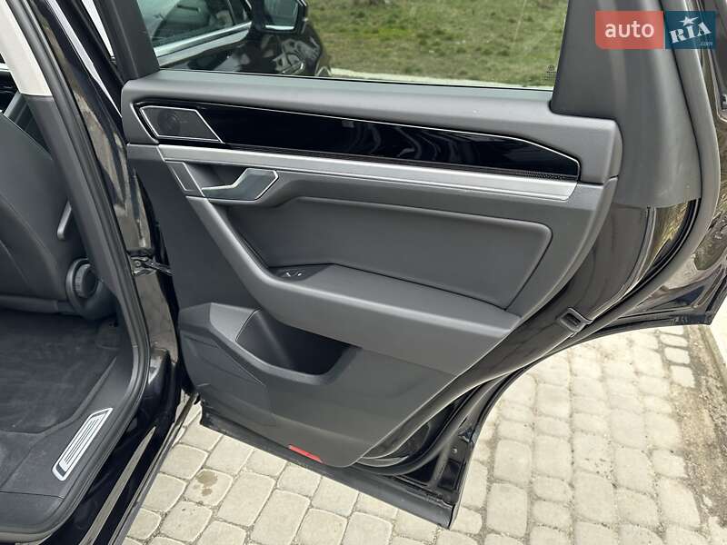 Внедорожник / Кроссовер Volkswagen Touareg 2018 в Луцке