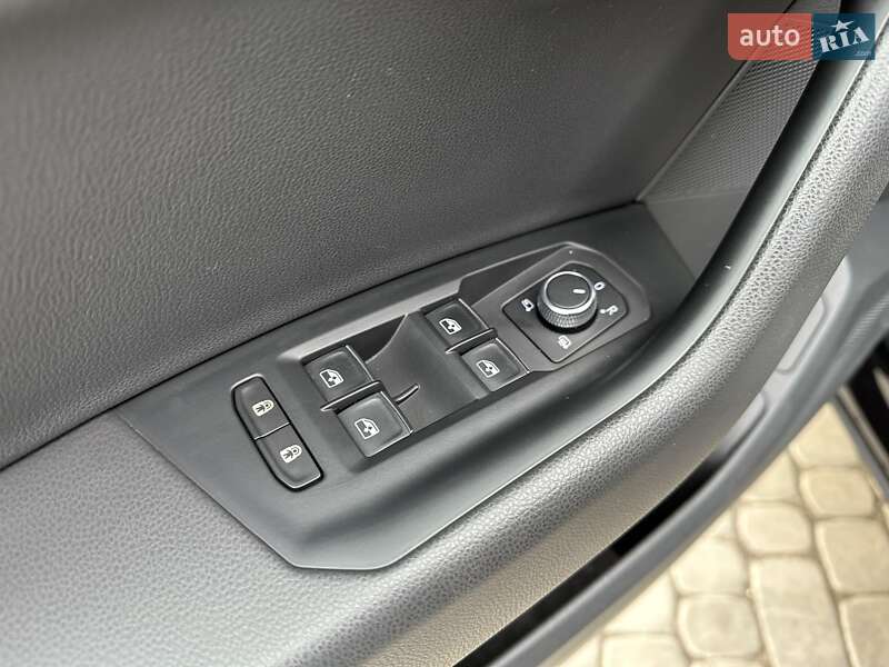 Внедорожник / Кроссовер Volkswagen Touareg 2018 в Луцке