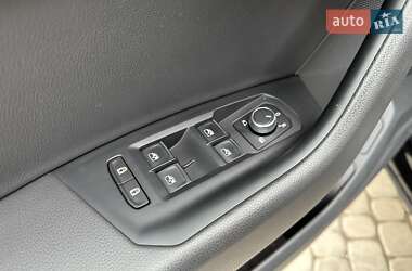 Внедорожник / Кроссовер Volkswagen Touareg 2018 в 