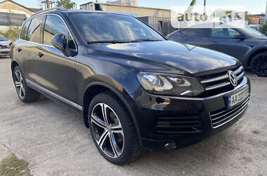 Внедорожник / Кроссовер Volkswagen Touareg 2013 в Киеве