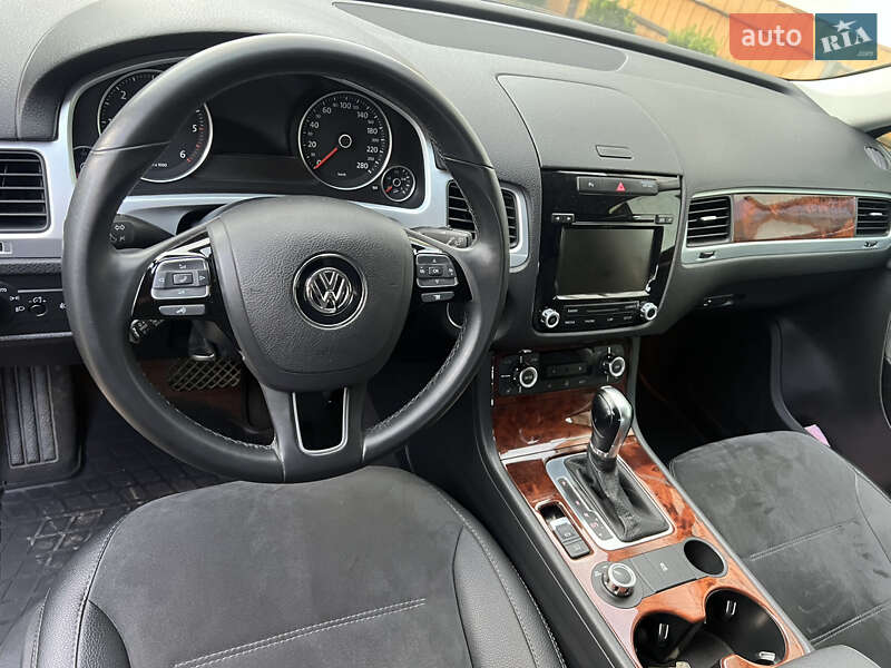 Внедорожник / Кроссовер Volkswagen Touareg 2013 в Умани