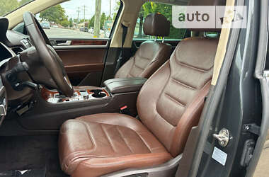 Позашляховик / Кросовер Volkswagen Touareg 2013 в 