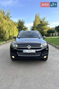 Внедорожник / Кроссовер Volkswagen Touareg 2012 в Ровно