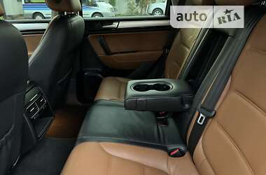 Внедорожник / Кроссовер Volkswagen Touareg 2014 в Киеве