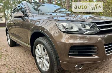 Внедорожник / Кроссовер Volkswagen Touareg 2014 в Киеве