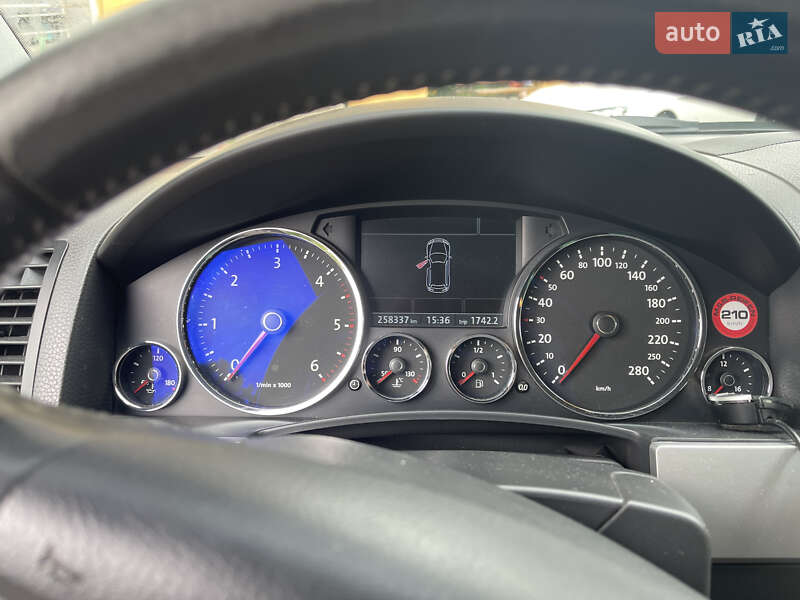 Внедорожник / Кроссовер Volkswagen Touareg 2007 в Киеве