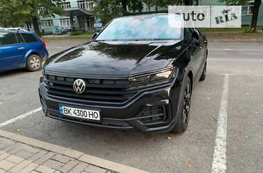 Позашляховик / Кросовер Volkswagen Touareg 2021 в Рівному