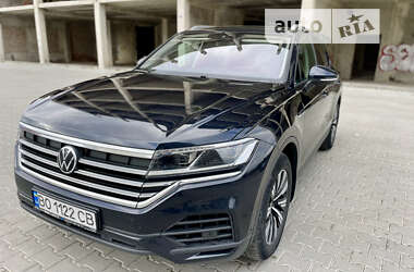 Позашляховик / Кросовер Volkswagen Touareg 2020 в Тернополі