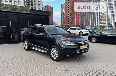 Внедорожник / Кроссовер Volkswagen Touareg 2011 в Киеве