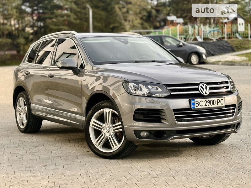 Внедорожник / Кроссовер Volkswagen Touareg 2013 в Львове