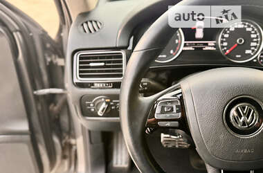 Внедорожник / Кроссовер Volkswagen Touareg 2013 в Львове