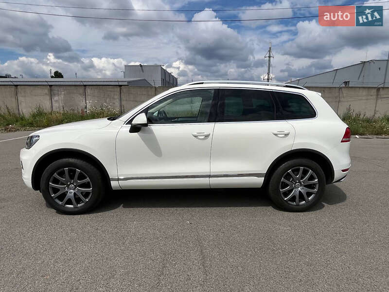 Внедорожник / Кроссовер Volkswagen Touareg 2011 в Киеве