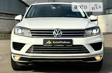 Позашляховик / Кросовер Volkswagen Touareg 2015 в Києві