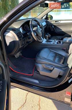Внедорожник / Кроссовер Volkswagen Touareg 2012 в 