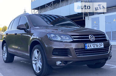 Позашляховик / Кросовер Volkswagen Touareg 2011 в Києві