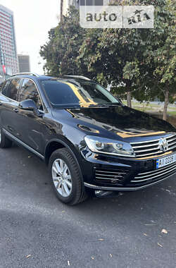 Позашляховик / Кросовер Volkswagen Touareg 2015 в Києві