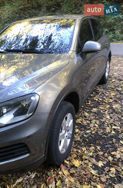 Внедорожник / Кроссовер Volkswagen Touareg 2012 в Ужгороде