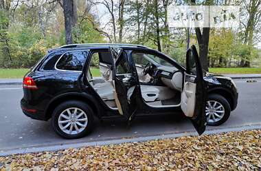 Внедорожник / Кроссовер Volkswagen Touareg 2010 в Киеве