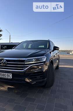 Внедорожник / Кроссовер Volkswagen Touareg 2020 в Николаеве