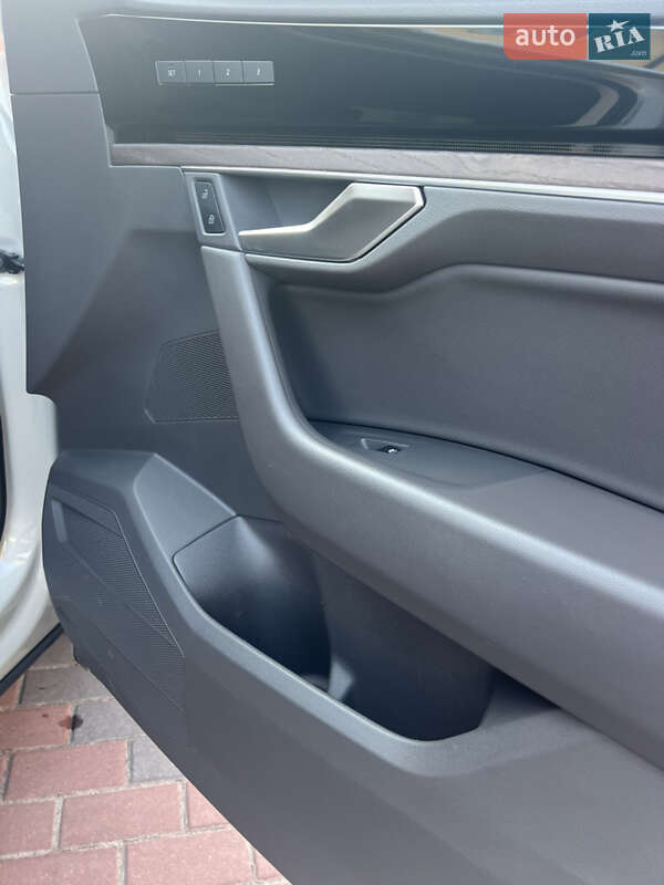 Позашляховик / Кросовер Volkswagen Touareg 2021 в Львові