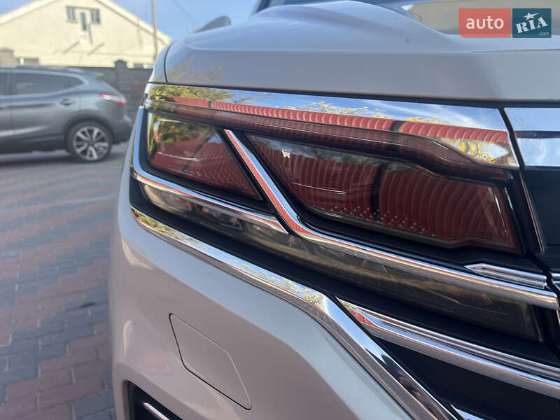 Позашляховик / Кросовер Volkswagen Touareg 2021 в Львові