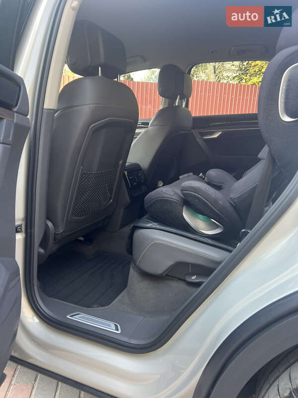 Позашляховик / Кросовер Volkswagen Touareg 2021 в Львові