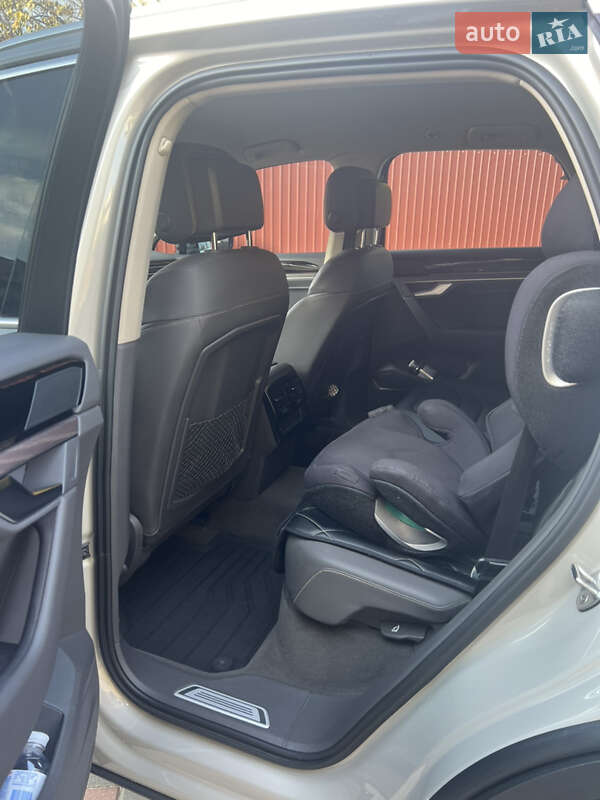 Позашляховик / Кросовер Volkswagen Touareg 2021 в Львові