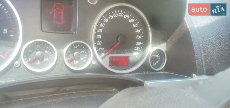 Позашляховик / Кросовер Volkswagen Touareg 2006 в Чернівцях