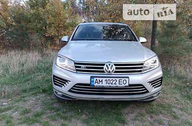 Внедорожник / Кроссовер Volkswagen Touareg 2015 в Житомире