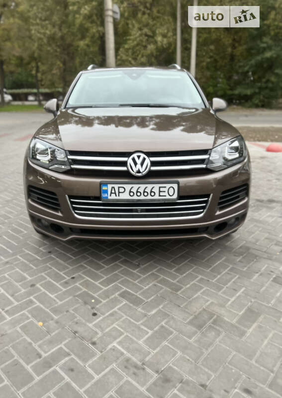 Позашляховик / Кросовер Volkswagen Touareg 2014 в Запоріжжі