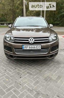 Позашляховик / Кросовер Volkswagen Touareg 2014 в Запоріжжі