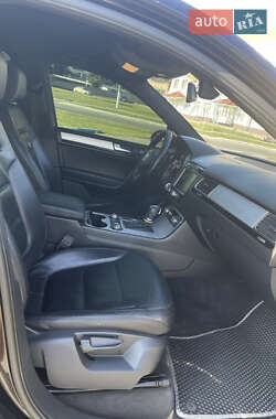 Позашляховик / Кросовер Volkswagen Touareg 2011 в 