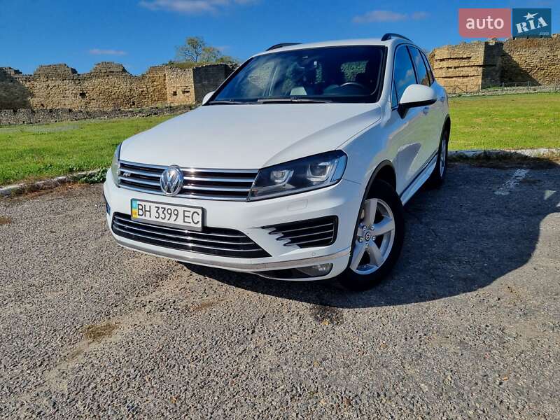 Внедорожник / Кроссовер Volkswagen Touareg 2015 в Белгороде-Днестровском