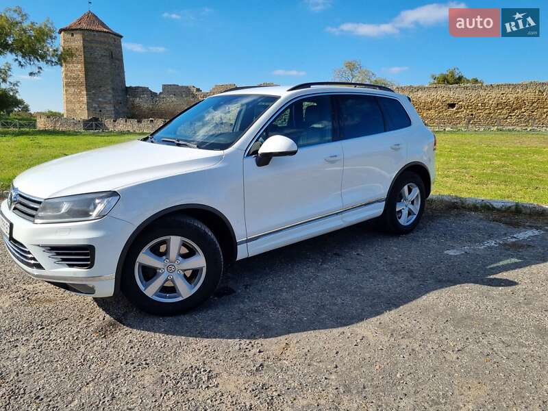 Внедорожник / Кроссовер Volkswagen Touareg 2015 в Белгороде-Днестровском
