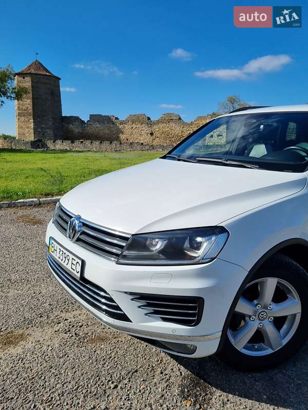 Внедорожник / Кроссовер Volkswagen Touareg 2015 в Белгороде-Днестровском
