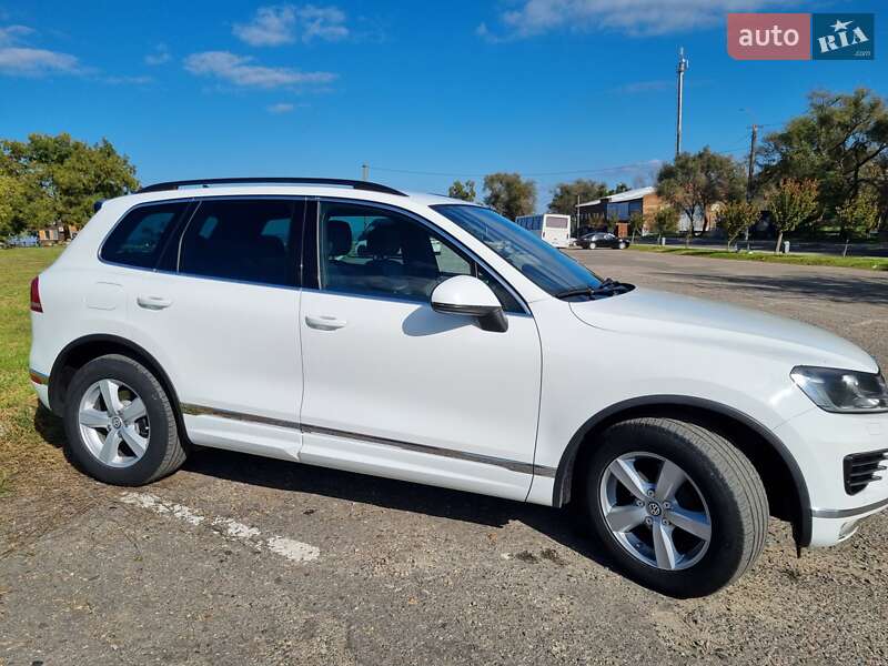 Внедорожник / Кроссовер Volkswagen Touareg 2015 в Белгороде-Днестровском