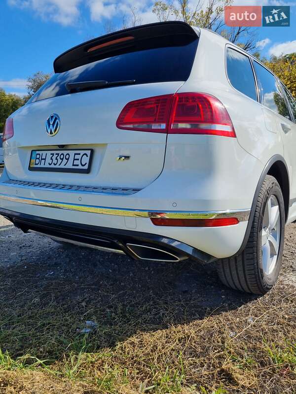 Внедорожник / Кроссовер Volkswagen Touareg 2015 в Белгороде-Днестровском