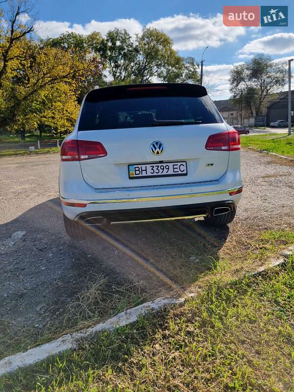 Внедорожник / Кроссовер Volkswagen Touareg 2015 в Белгороде-Днестровском